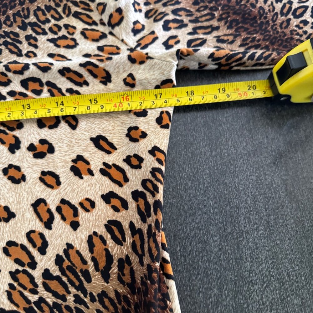 Exclusively Misook Women's Leopard Spot Pattern V-Neck Blouse Top, Size XS NWT - Picture 6 of 7